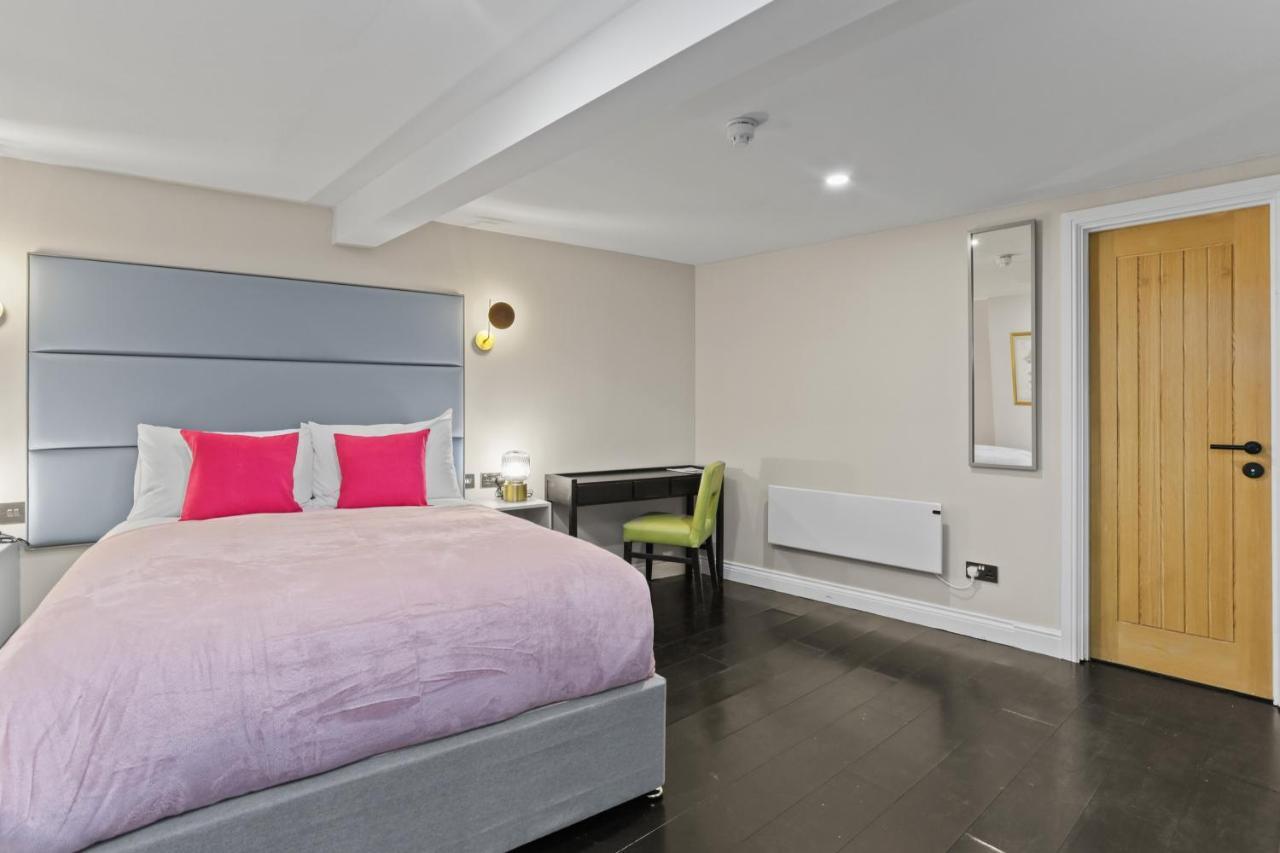 London'S Boutique Studio Bagian luar foto