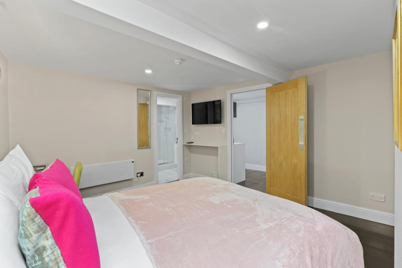 London'S Boutique Studio Bagian luar foto
